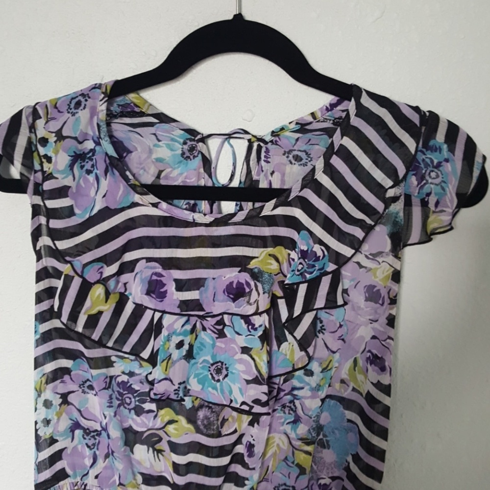 Purple Ruffle Floral Blouse - Picture 2 of 5